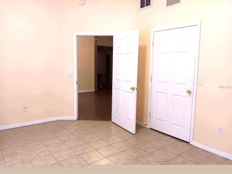 For Sale: $220,000 (3 beds, 2 baths, 1260 Square Feet)