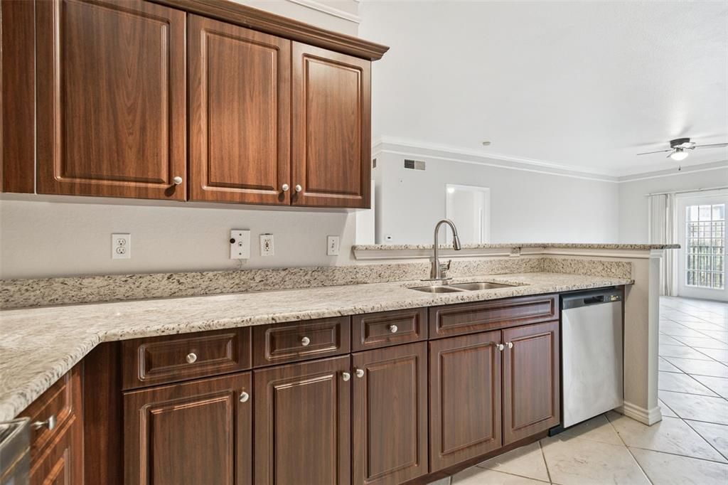 For Sale: $239,000 (2 beds, 2 baths, 1140 Square Feet)