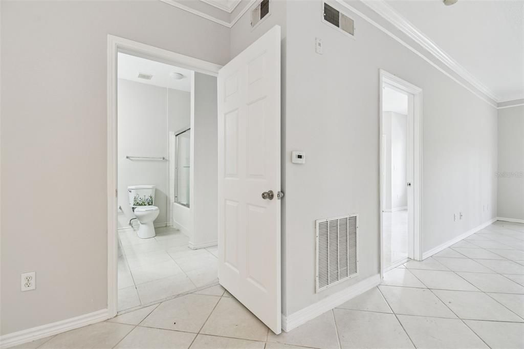 For Sale: $239,000 (2 beds, 2 baths, 1140 Square Feet)