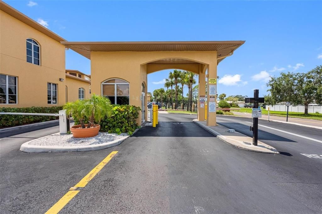 For Sale: $239,000 (2 beds, 2 baths, 1140 Square Feet)