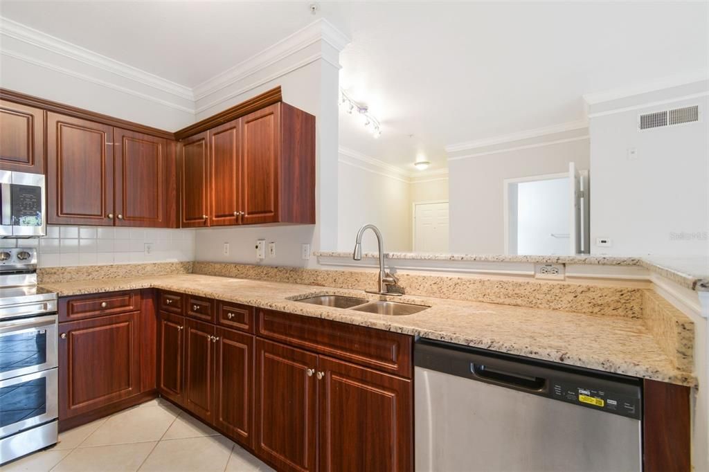 For Sale: $239,000 (2 beds, 2 baths, 1140 Square Feet)