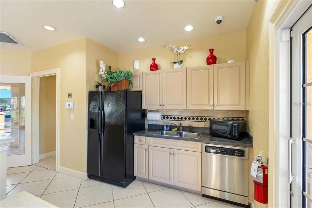 For Sale: $239,000 (2 beds, 2 baths, 1140 Square Feet)