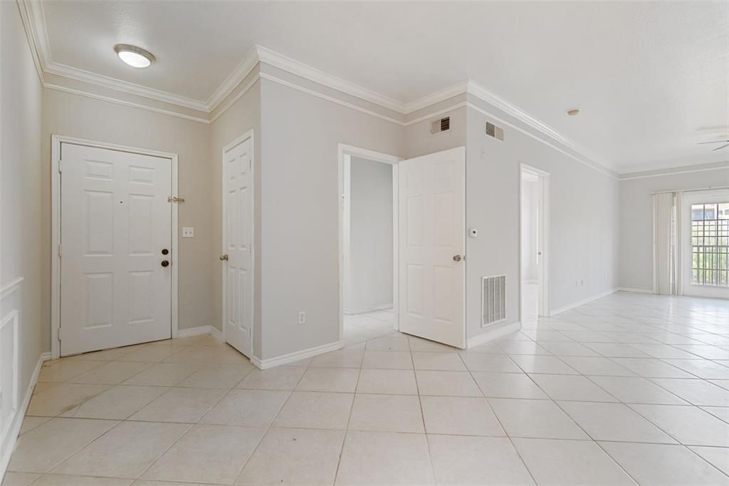 For Sale: $239,000 (2 beds, 2 baths, 1140 Square Feet)