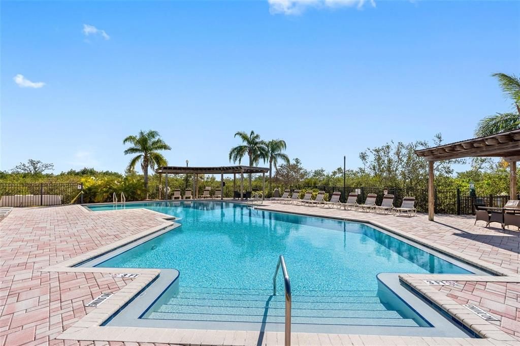 For Sale: $239,000 (2 beds, 2 baths, 1140 Square Feet)