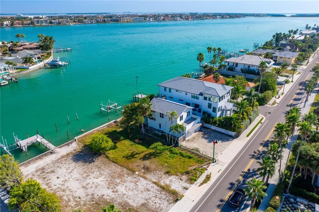 На продажу: $2,300,000 (0.13 acres)