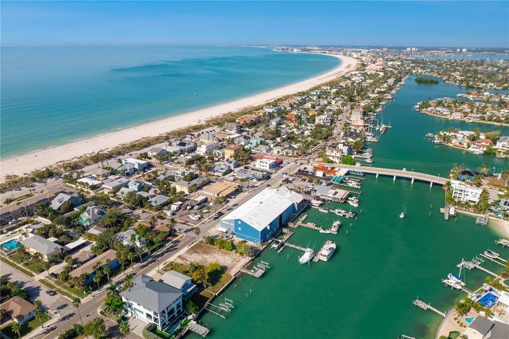 На продажу: $2,300,000 (0.13 acres)