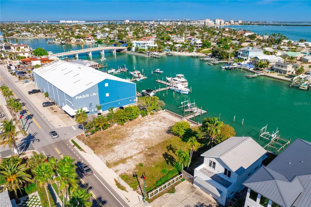 На продажу: $2,300,000 (0.13 acres)