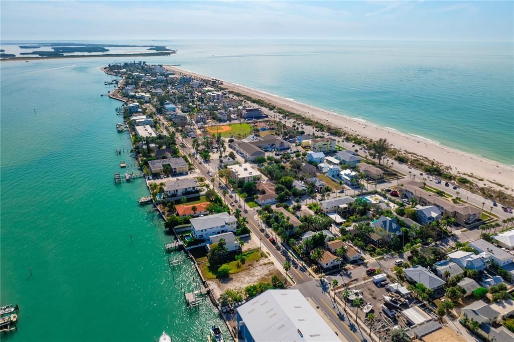 На продажу: $2,300,000 (0.13 acres)