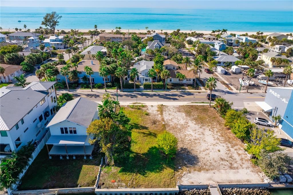 На продажу: $2,300,000 (0.13 acres)