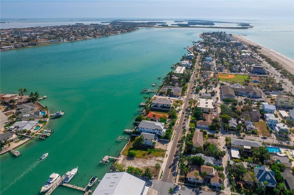 На продажу: $2,300,000 (0.13 acres)