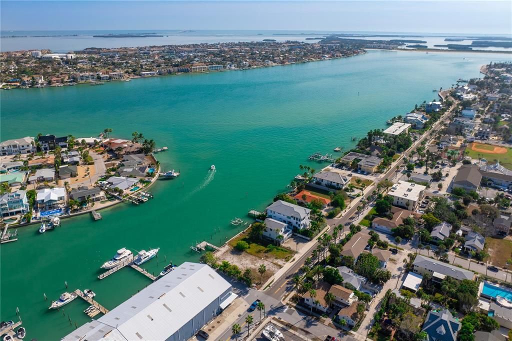 На продажу: $2,300,000 (0.13 acres)