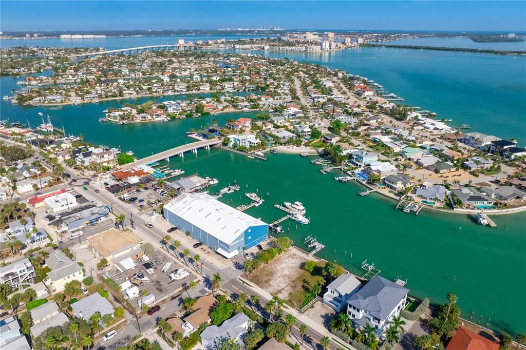 На продажу: $2,300,000 (0.13 acres)