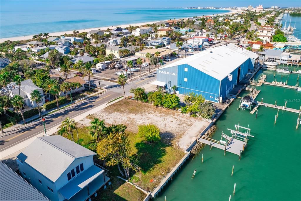 На продажу: $2,300,000 (0.13 acres)