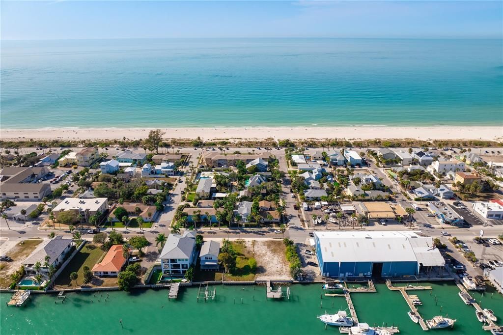 На продажу: $2,300,000 (0.13 acres)