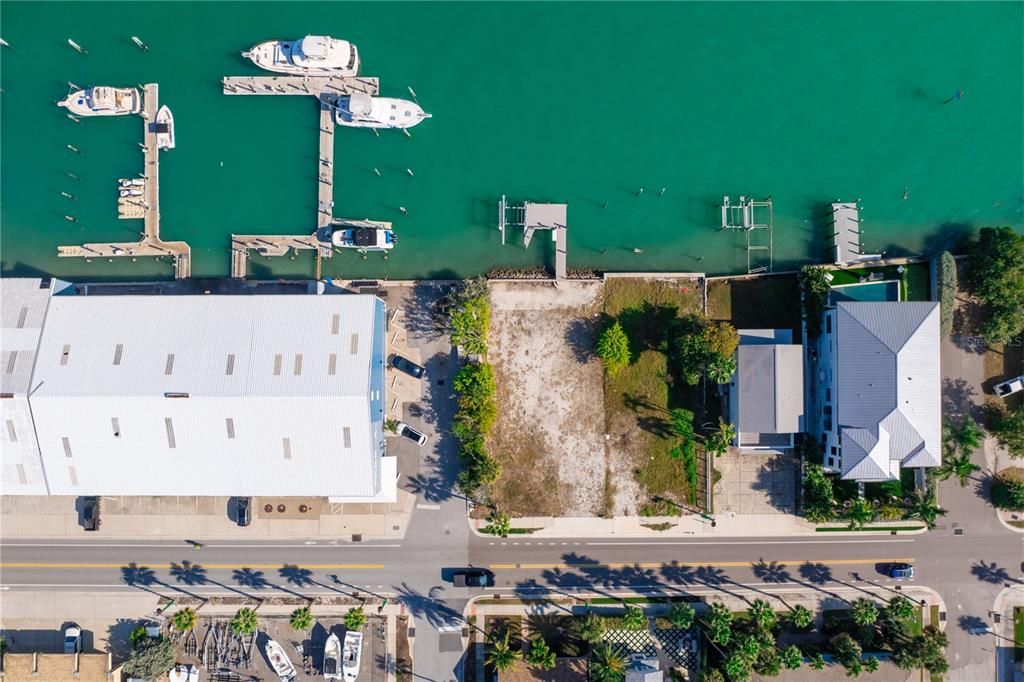 На продажу: $2,300,000 (0.13 acres)