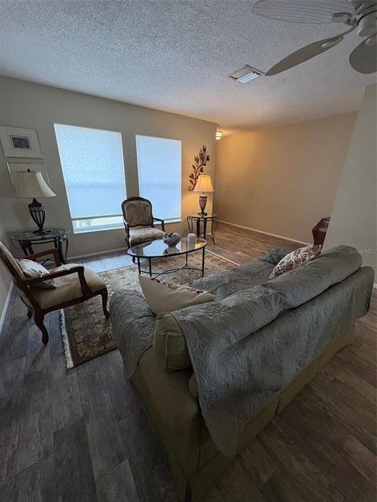 For Sale: $319,000 (2 beds, 2 baths, 1354 Square Feet)