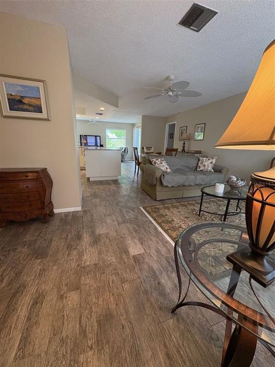 For Sale: $319,000 (2 beds, 2 baths, 1354 Square Feet)