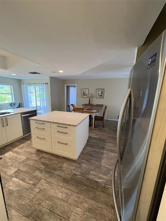 For Sale: $319,000 (2 beds, 2 baths, 1354 Square Feet)