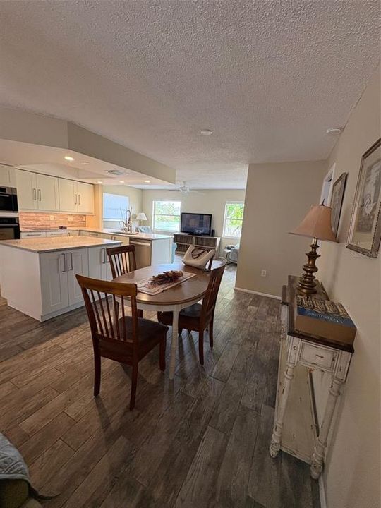 For Sale: $319,000 (2 beds, 2 baths, 1354 Square Feet)