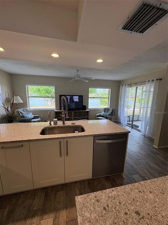 For Sale: $319,000 (2 beds, 2 baths, 1354 Square Feet)