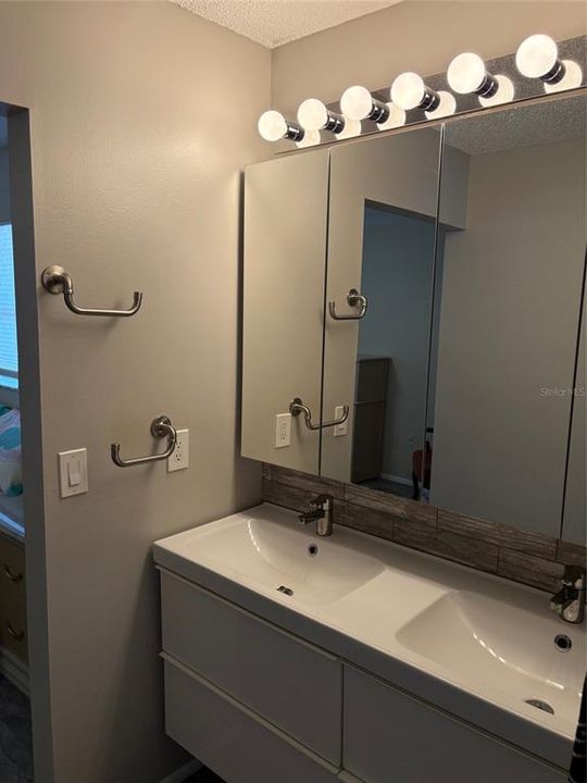 For Sale: $319,000 (2 beds, 2 baths, 1354 Square Feet)