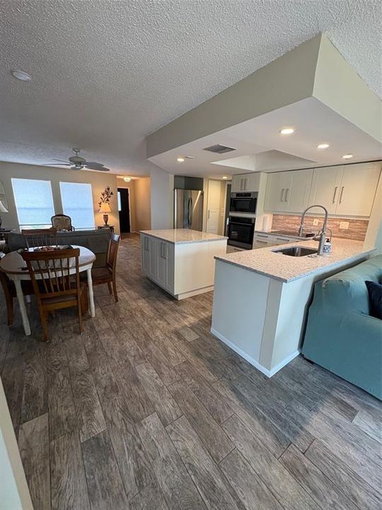 For Sale: $319,000 (2 beds, 2 baths, 1354 Square Feet)