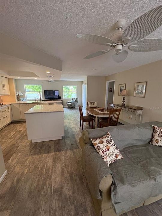 For Sale: $319,000 (2 beds, 2 baths, 1354 Square Feet)