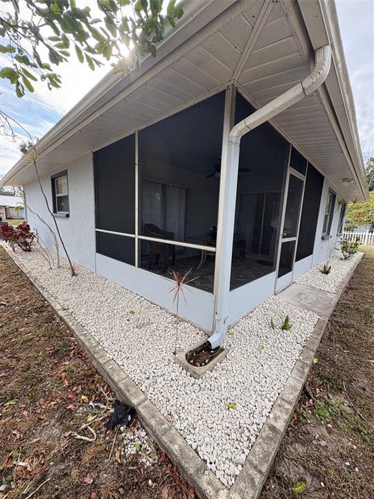 For Sale: $319,000 (2 beds, 2 baths, 1354 Square Feet)