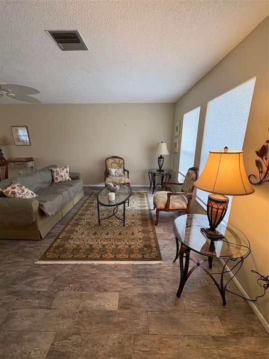 For Sale: $319,000 (2 beds, 2 baths, 1354 Square Feet)