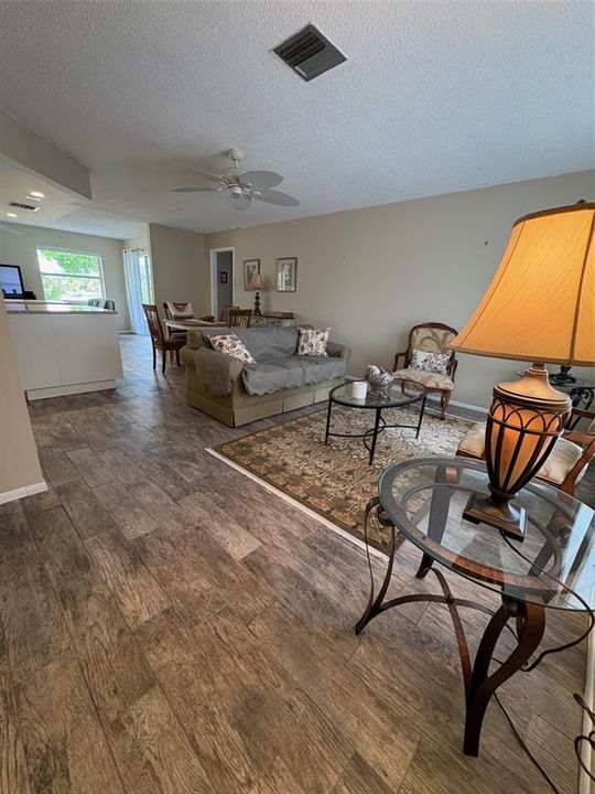 For Sale: $319,000 (2 beds, 2 baths, 1354 Square Feet)