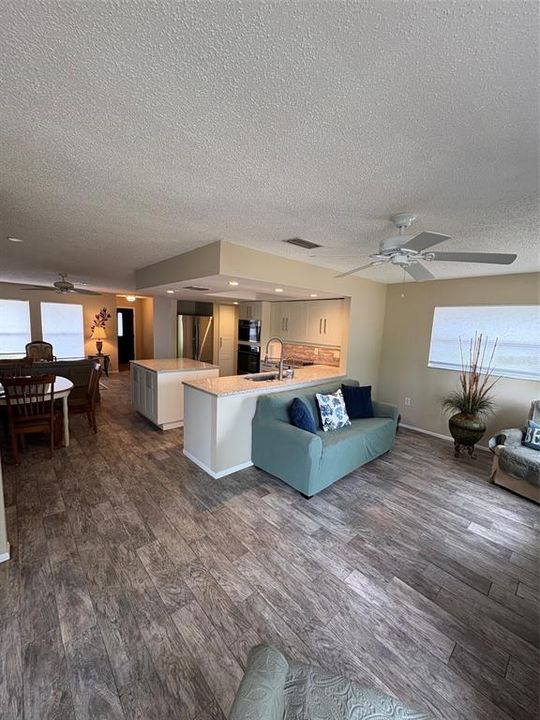 For Sale: $319,000 (2 beds, 2 baths, 1354 Square Feet)