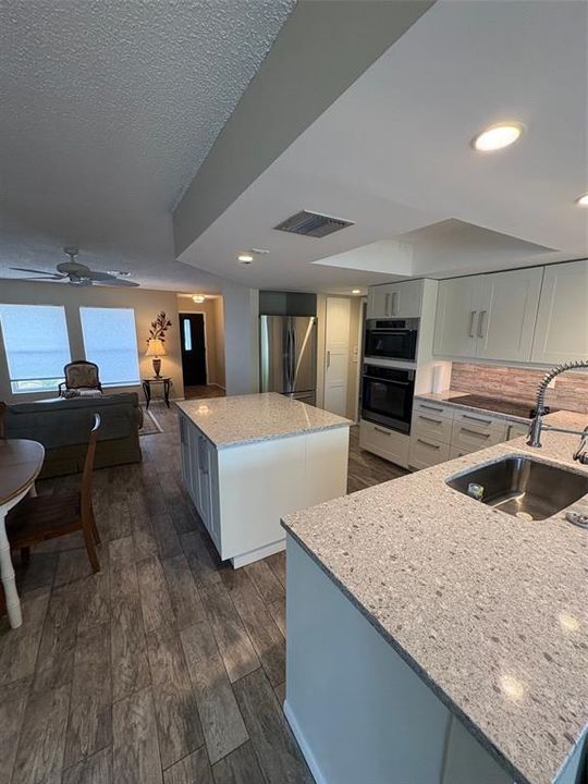 For Sale: $319,000 (2 beds, 2 baths, 1354 Square Feet)