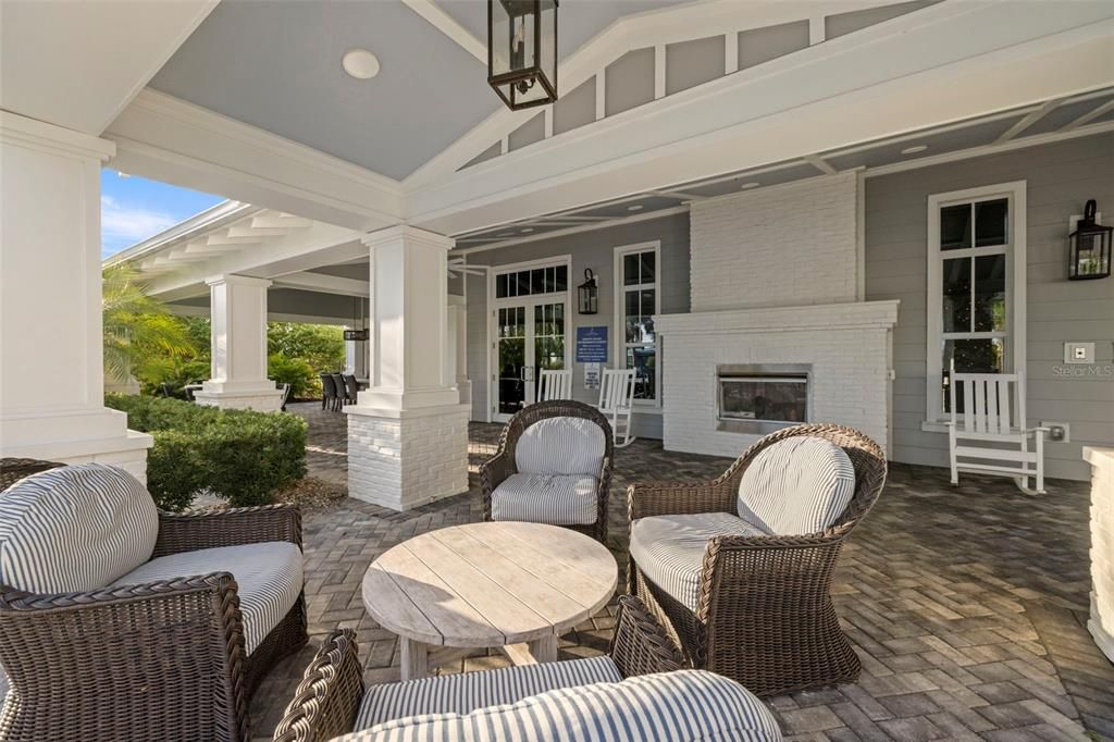 En Venta: $949,900 (4 camas, 3 baños, 2914 Pies cuadrados)