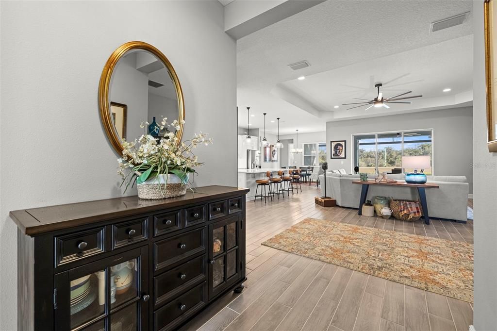 En Venta: $949,900 (4 camas, 3 baños, 2914 Pies cuadrados)