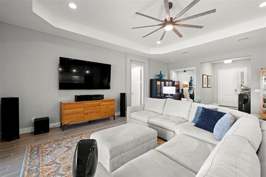 En Venta: $949,900 (4 camas, 3 baños, 2914 Pies cuadrados)