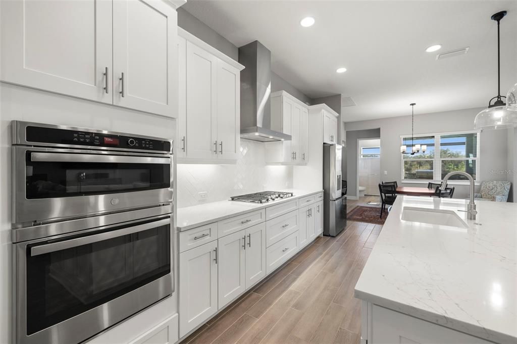 En Venta: $949,900 (4 camas, 3 baños, 2914 Pies cuadrados)