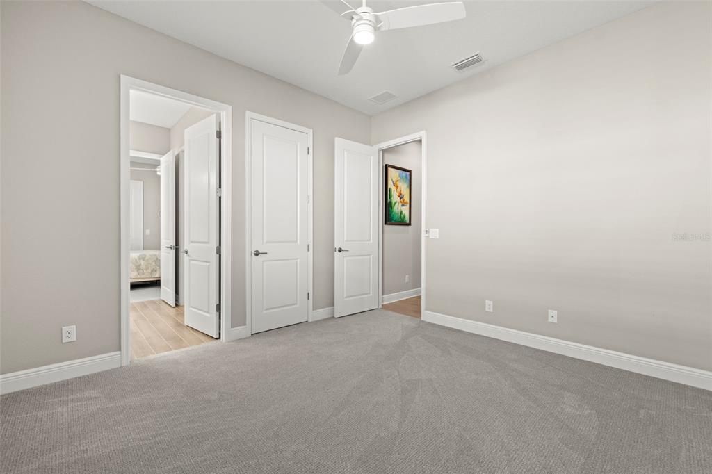 En Venta: $949,900 (4 camas, 3 baños, 2914 Pies cuadrados)