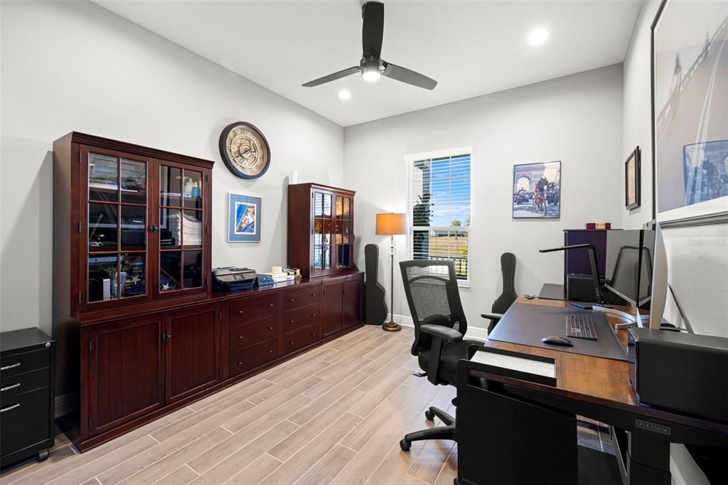 En Venta: $949,900 (4 camas, 3 baños, 2914 Pies cuadrados)