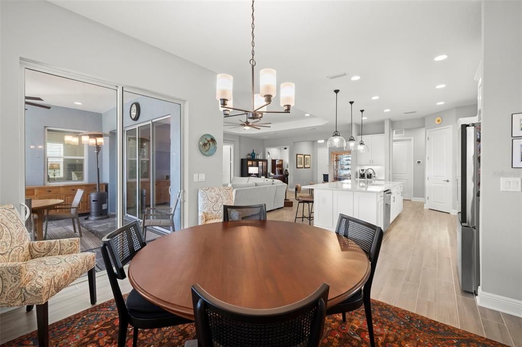 En Venta: $949,900 (4 camas, 3 baños, 2914 Pies cuadrados)