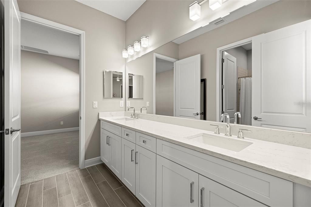 En Venta: $949,900 (4 camas, 3 baños, 2914 Pies cuadrados)