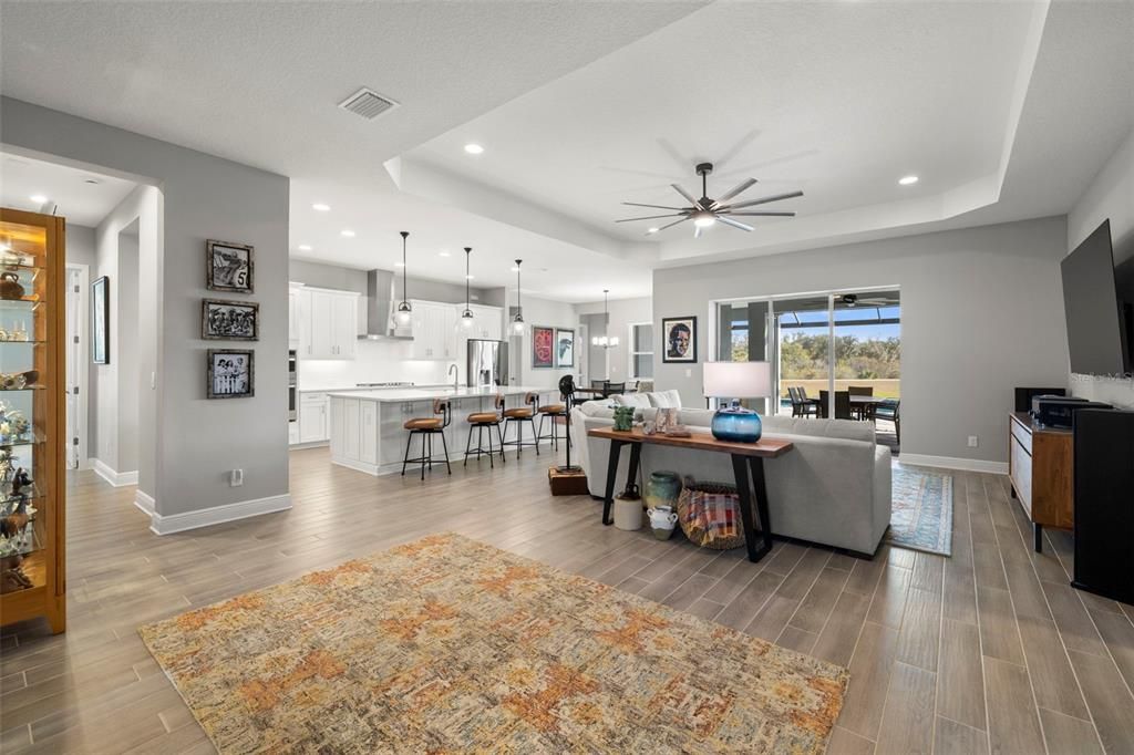 En Venta: $949,900 (4 camas, 3 baños, 2914 Pies cuadrados)