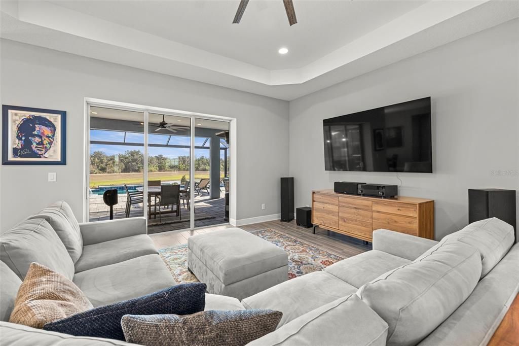 En Venta: $949,900 (4 camas, 3 baños, 2914 Pies cuadrados)