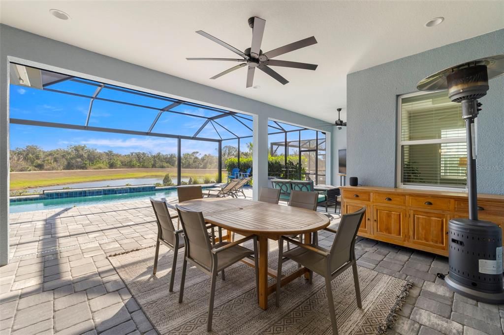 En Venta: $949,900 (4 camas, 3 baños, 2914 Pies cuadrados)