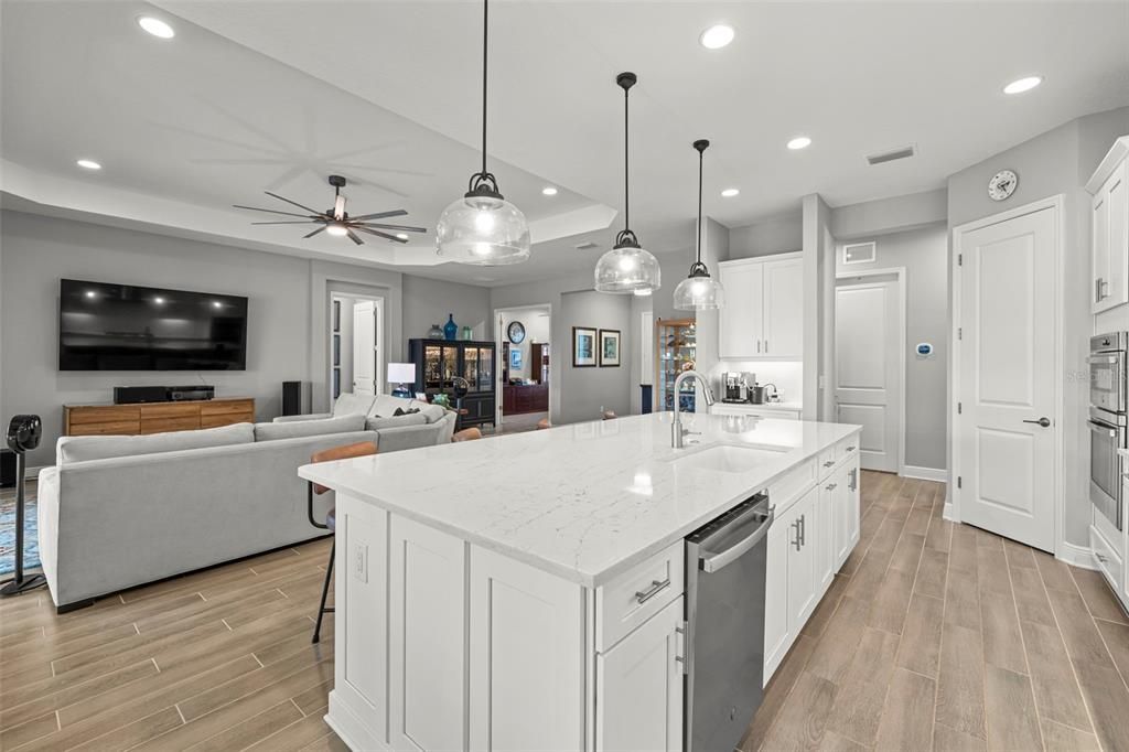 En Venta: $949,900 (4 camas, 3 baños, 2914 Pies cuadrados)