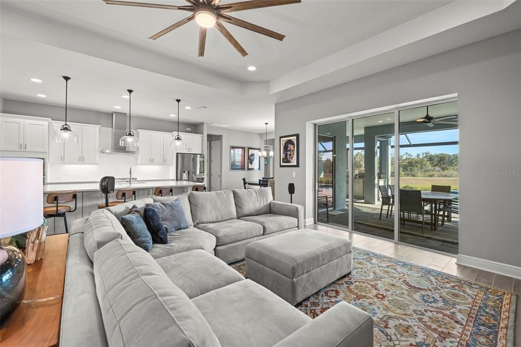 En Venta: $949,900 (4 camas, 3 baños, 2914 Pies cuadrados)