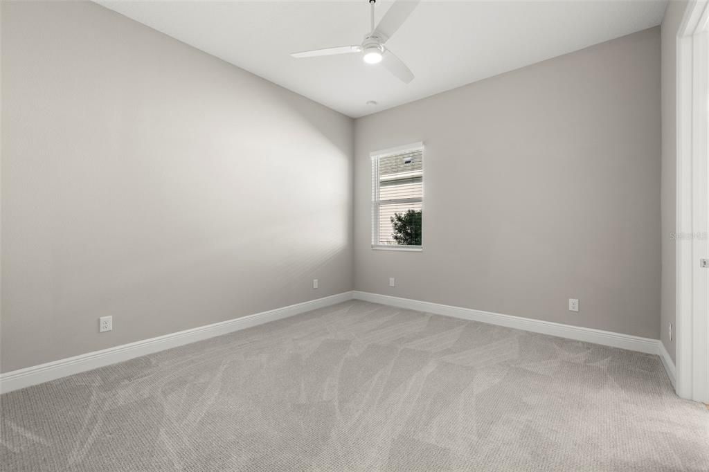 En Venta: $949,900 (4 camas, 3 baños, 2914 Pies cuadrados)