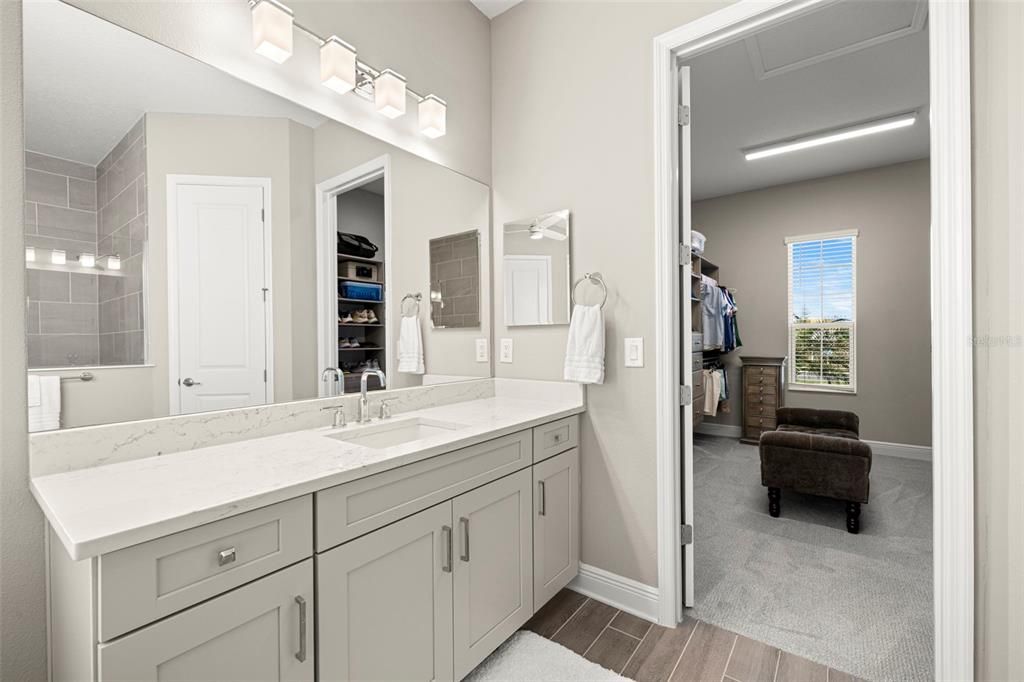 En Venta: $949,900 (4 camas, 3 baños, 2914 Pies cuadrados)