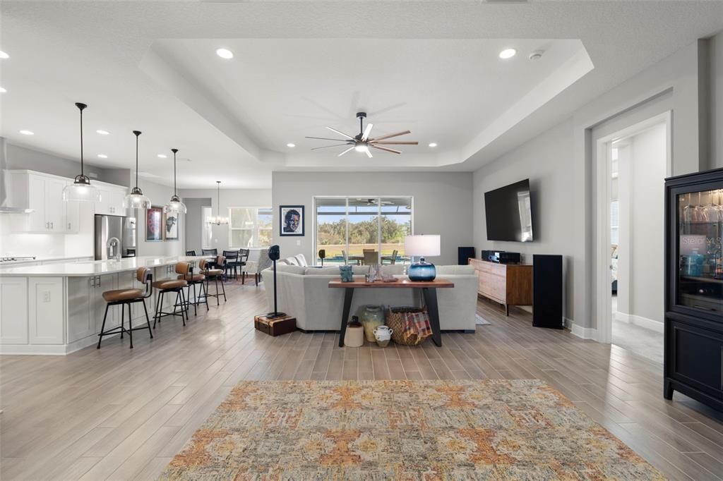 En Venta: $949,900 (4 camas, 3 baños, 2914 Pies cuadrados)