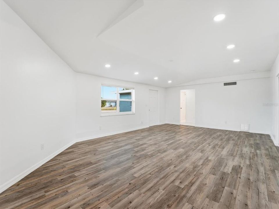 На продажу: $245,000 (2 спален, 2 ванн, 1257 Квадратных фут)