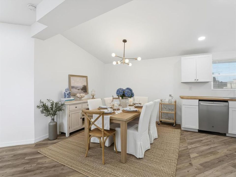 На продажу: $245,000 (2 спален, 2 ванн, 1257 Квадратных фут)